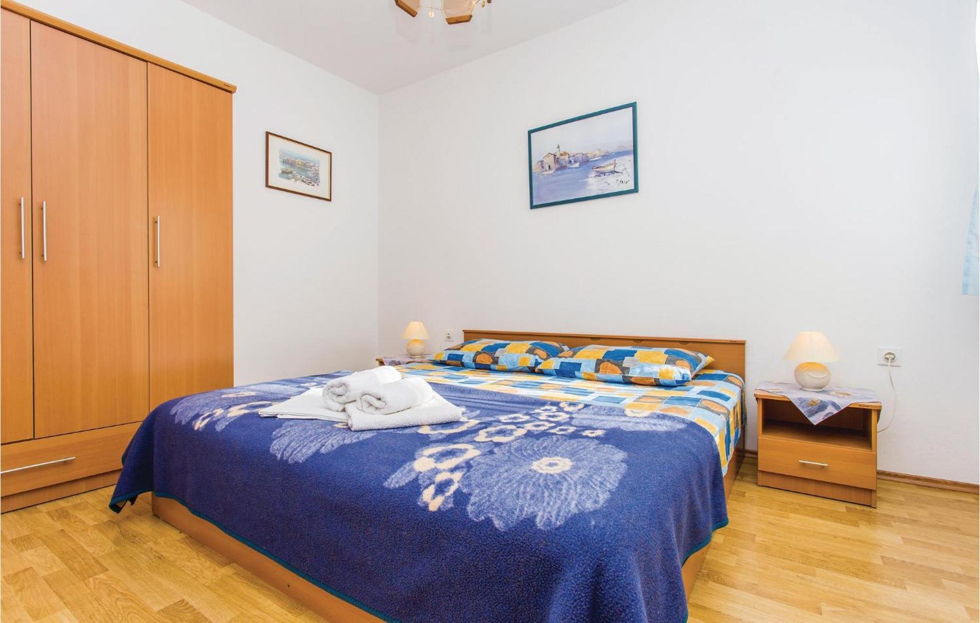 1 Bedroom Awesome Apartment In Малинска Экстерьер фото