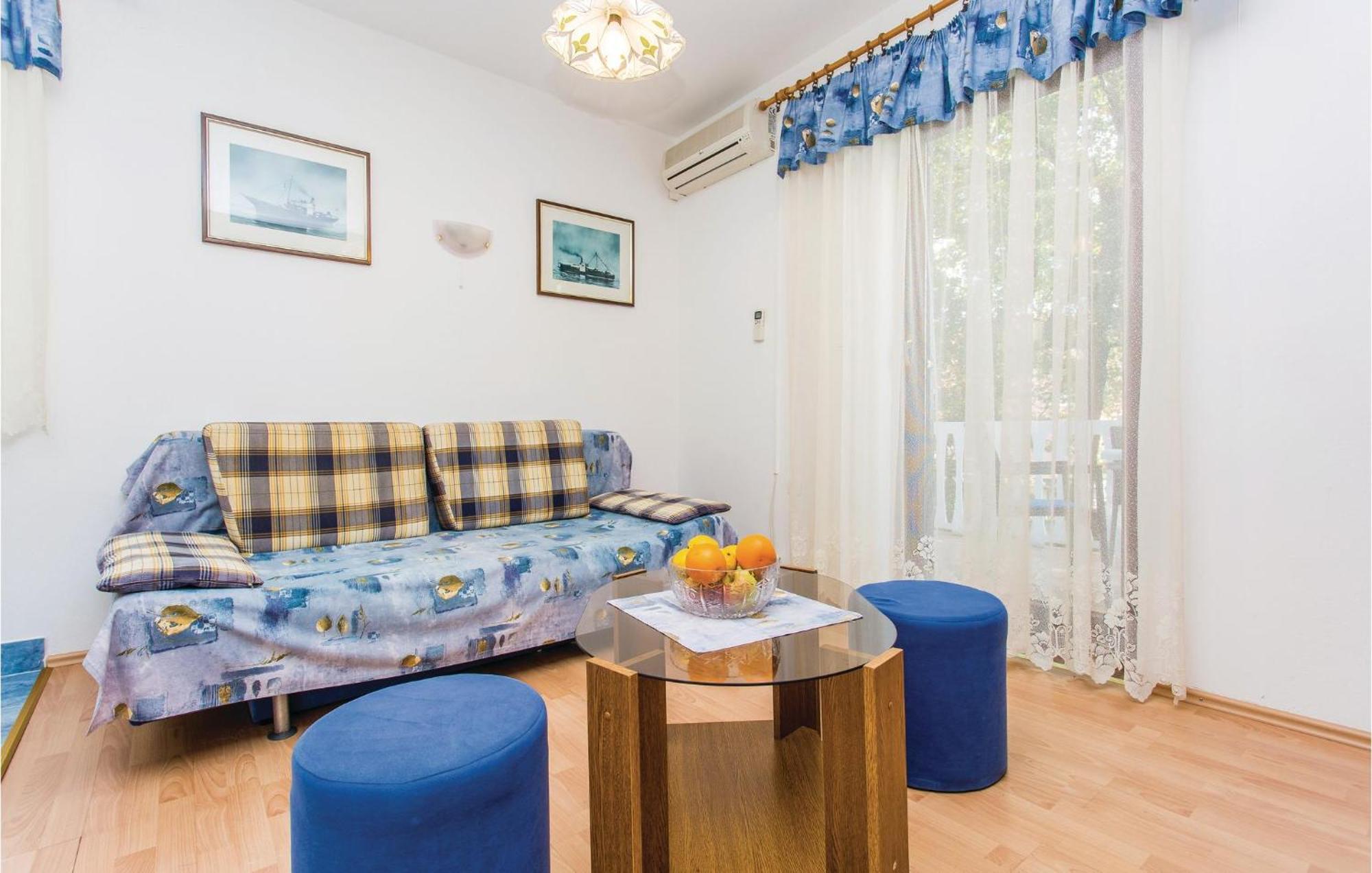 1 Bedroom Awesome Apartment In Малинска Экстерьер фото